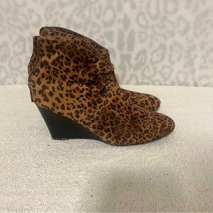 Women’s Impo Stretch Tabitha Animal Print 3” Wedge Booties Soft Size 8.5M EUC